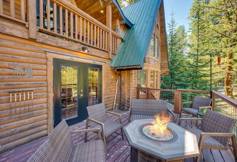 Spacious Packwood Cabin W/ Hot Tub Near River