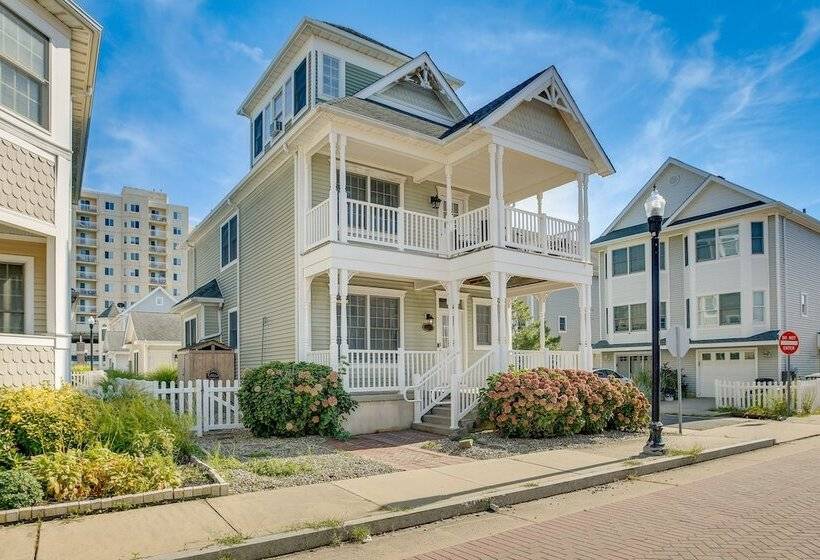 Sunny Atlantic City Home: Walk To Beach!