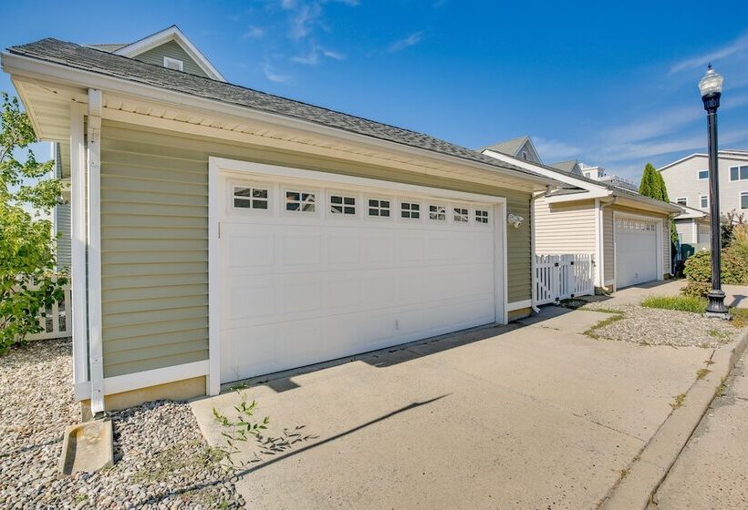 Sunny Atlantic City Home: Walk To Beach!