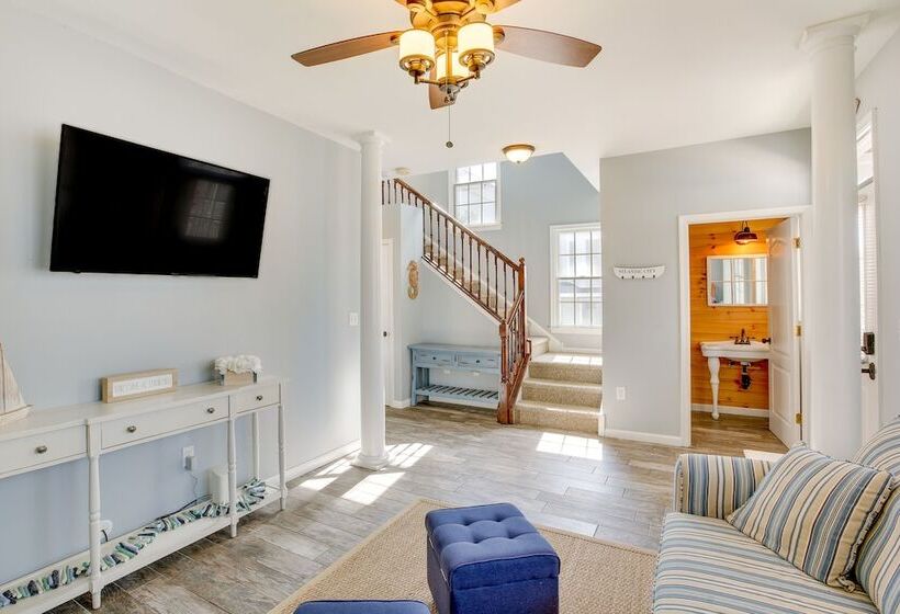 Sunny Atlantic City Home: Walk To Beach!