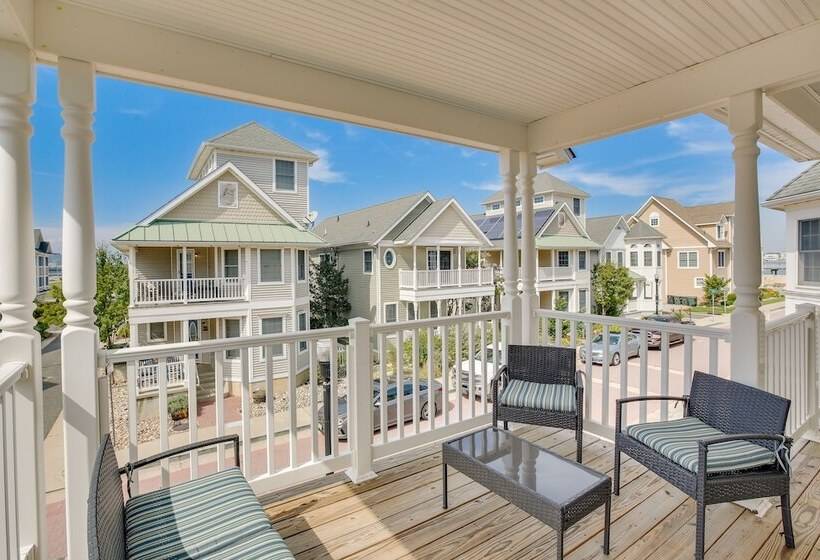 Sunny Atlantic City Home: Walk To Beach!