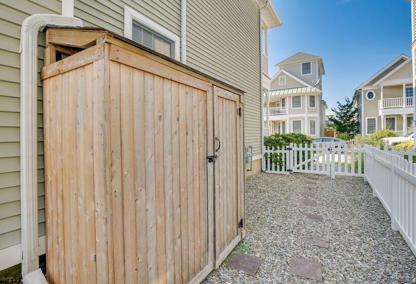 Sunny Atlantic City Home: Walk To Beach!