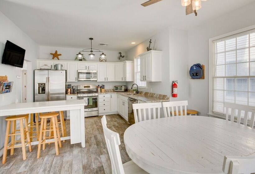 Sunny Atlantic City Home: Walk To Beach!