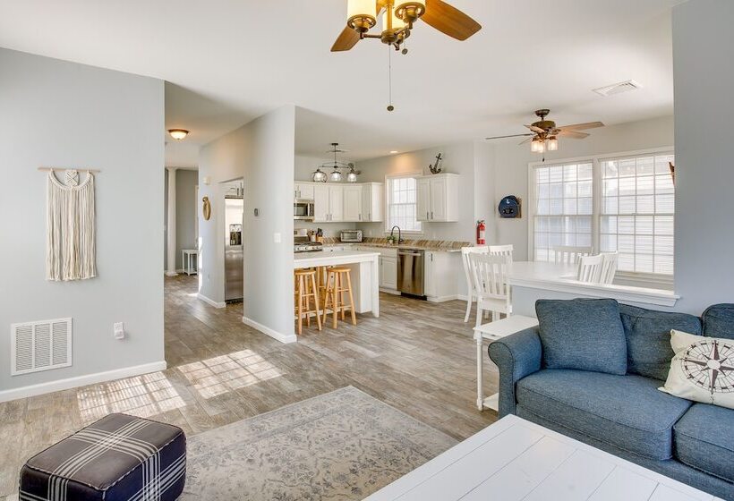 Sunny Atlantic City Home: Walk To Beach!