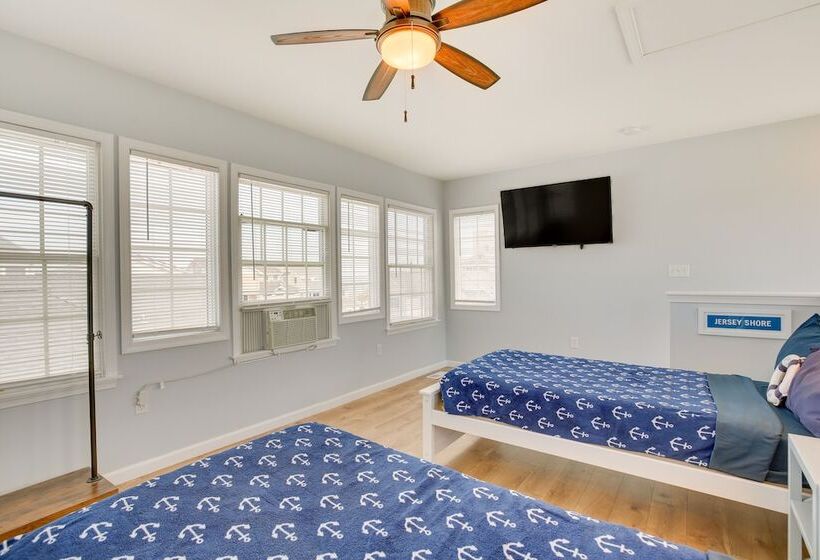 Sunny Atlantic City Home: Walk To Beach!