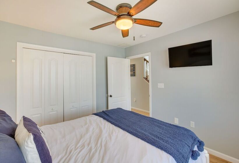 Sunny Atlantic City Home: Walk To Beach!