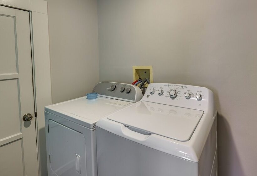 Vibrant Fayetteville Home Walk Downtown!