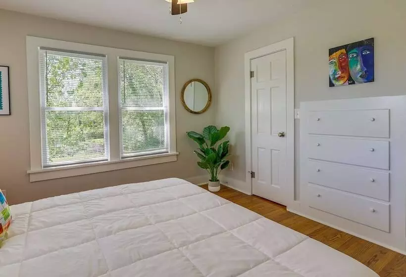 Vibrant Fayetteville Home   Walk Downtown!