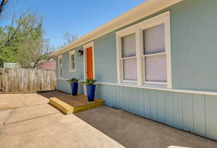 Vibrant Fayetteville Home   Walk Downtown!