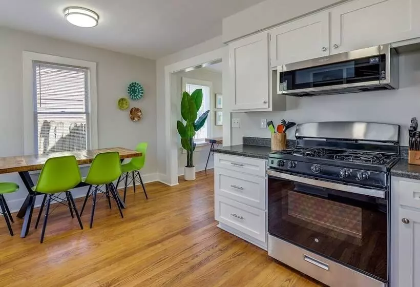Vibrant Fayetteville Home   Walk Downtown!