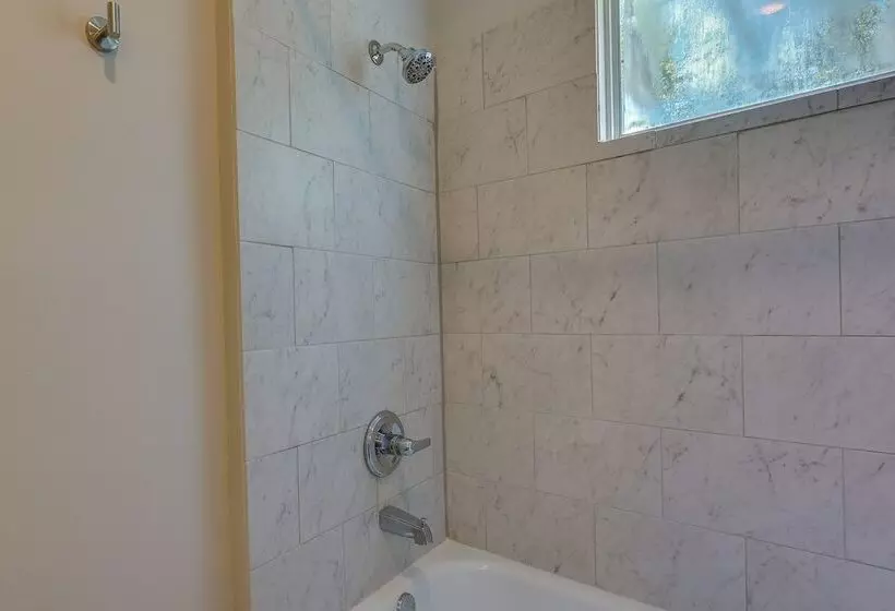 Vibrant Fayetteville Home   Walk Downtown!