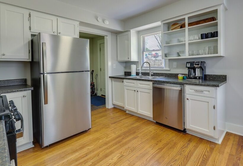 Vibrant Fayetteville Home Walk Downtown!