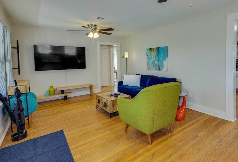 Vibrant Fayetteville Home Walk Downtown!