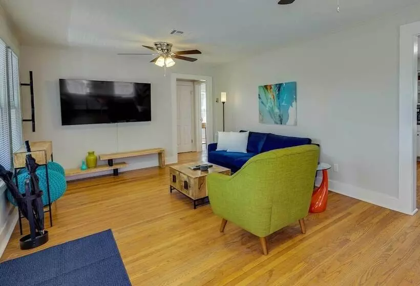Vibrant Fayetteville Home   Walk Downtown!