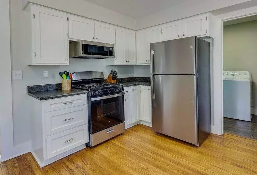 Vibrant Fayetteville Home   Walk Downtown!