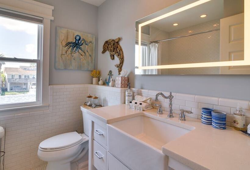 Waterfront Port Isabel Home W/ Private Boat Dock!