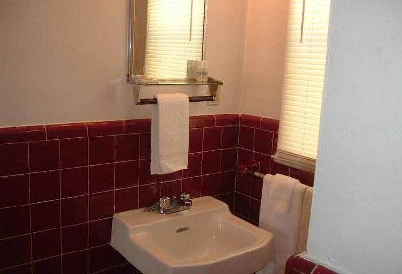 Fels Three Crown Motel