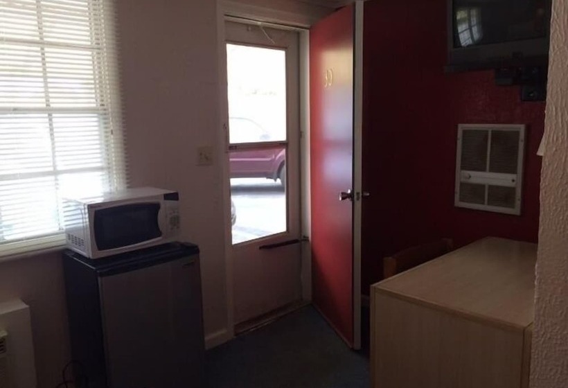 Fels Three Crown Motel