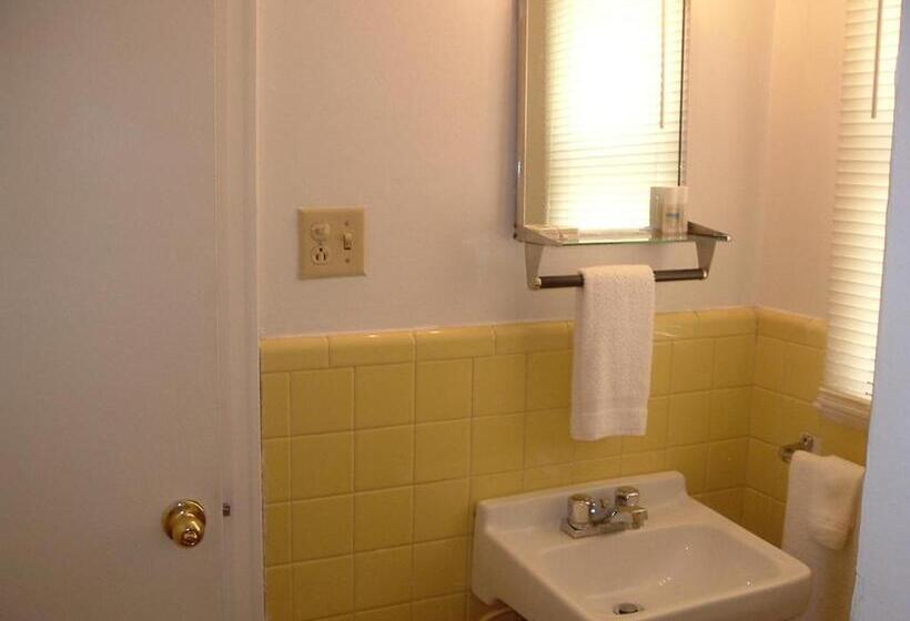 Fels Three Crown Motel