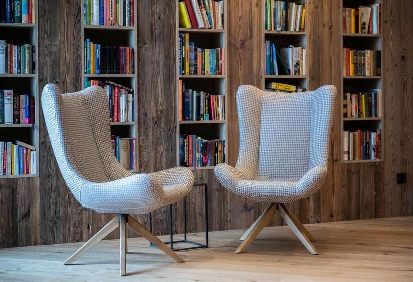 ホテル Almgut Mountain Wellness