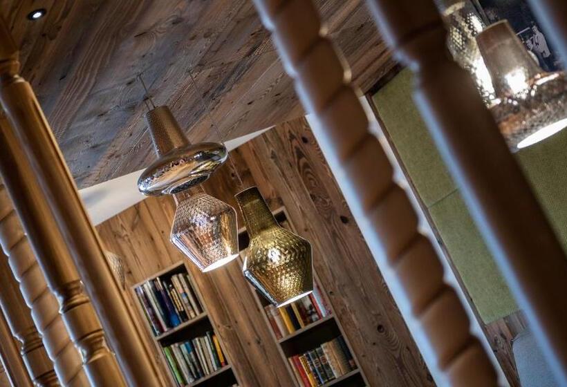 ホテル Almgut Mountain Wellness