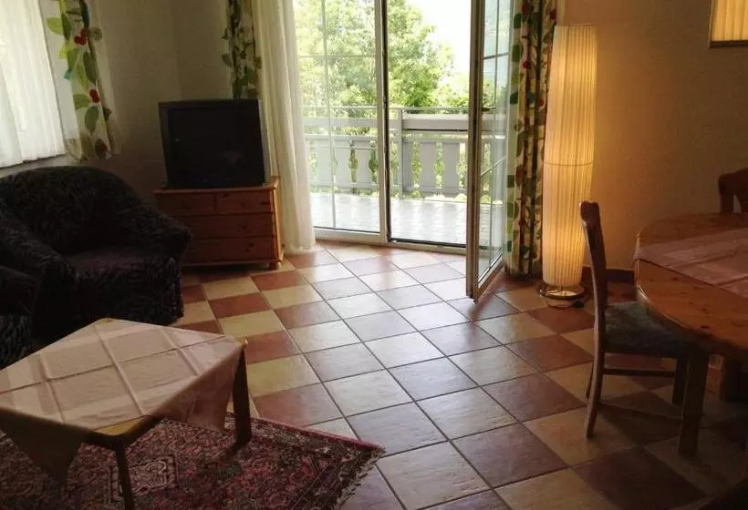 ホテル Appartementhaus Karantanien Am Ossiacher See