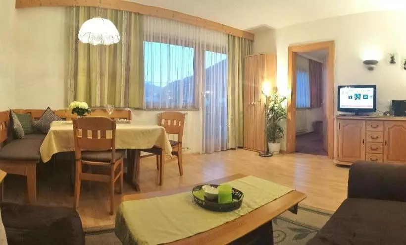 ホテル Appartements Reinstadler
