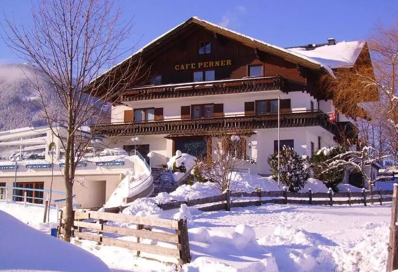 Hotelli Café Perner
