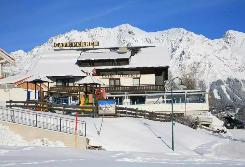 Hotelli Café Perner