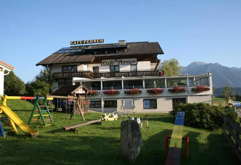 Hotelli Café Perner