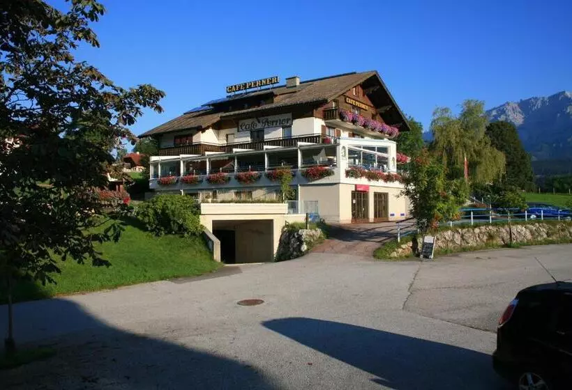 Hotelli Café Perner