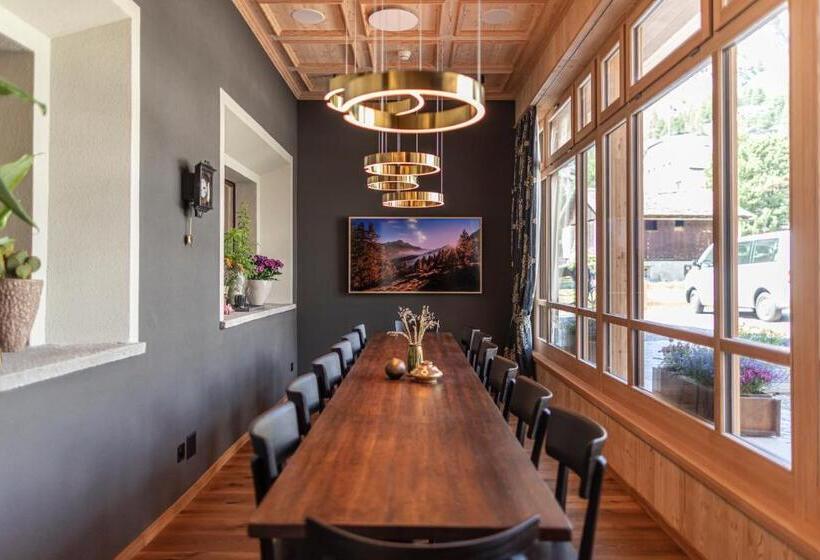 فندق Chesa Randolina