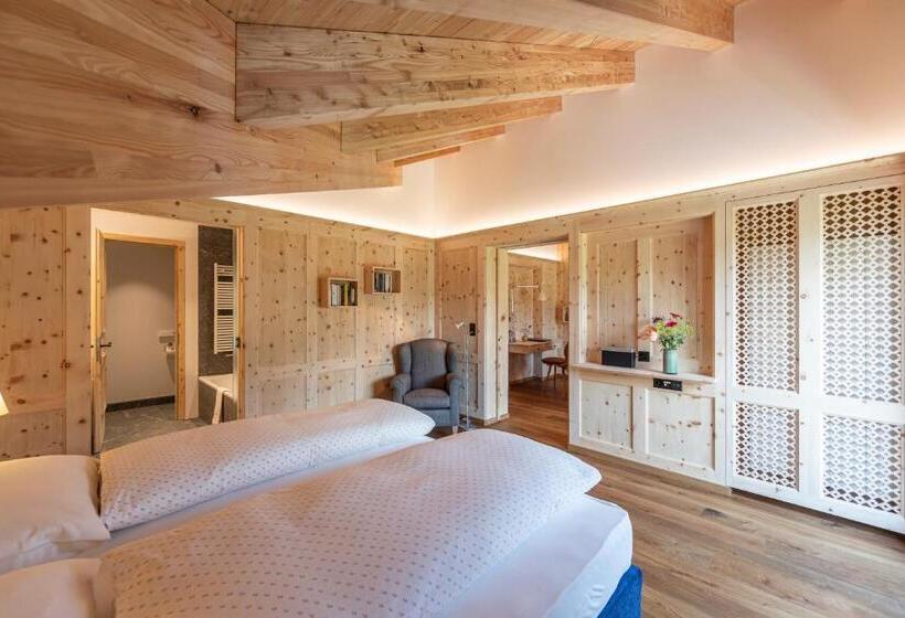 فندق Chesa Randolina