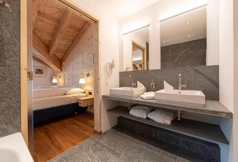 فندق Chesa Randolina