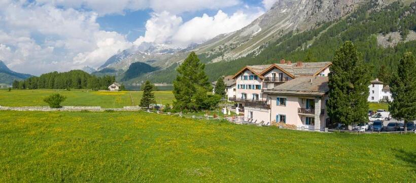 فندق Chesa Randolina