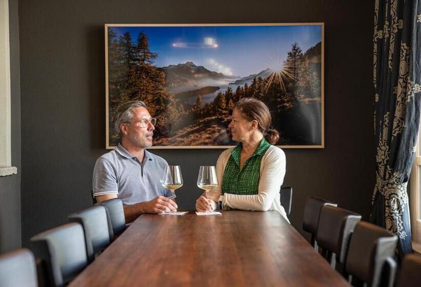 فندق Chesa Randolina