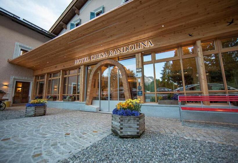 فندق Chesa Randolina