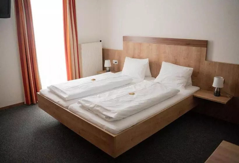 Hotelli Frühstückspension Auer Haus Kargl