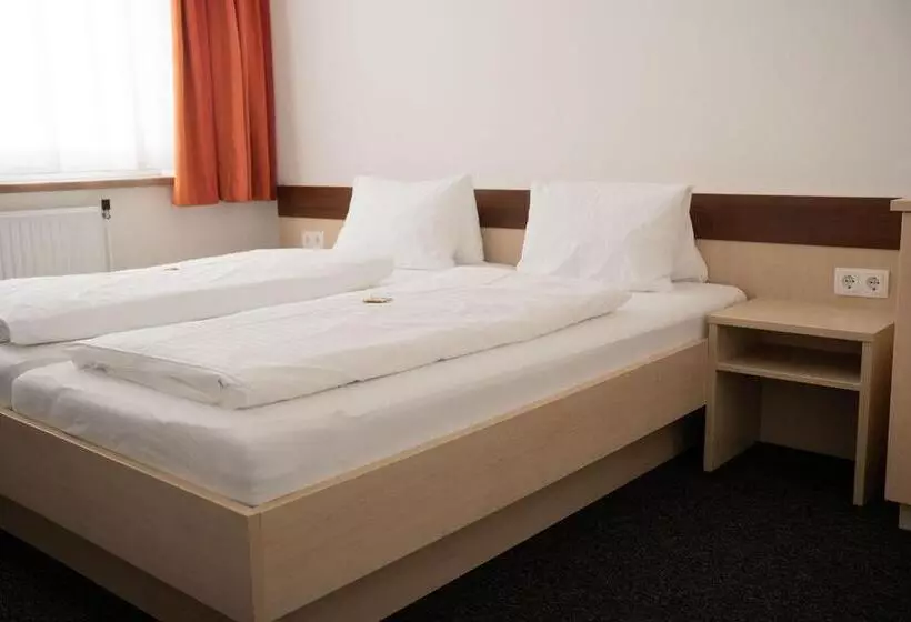 Hotelli Frühstückspension Auer Haus Kargl