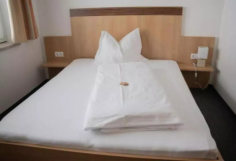 Hotelli Frühstückspension Auer Haus Kargl