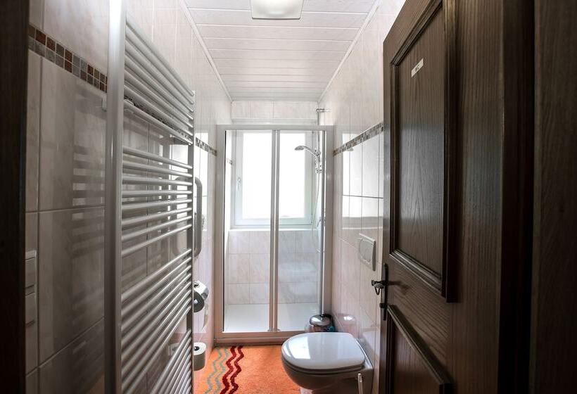 בית מלון כפרי Gästehaus Zum Tauern