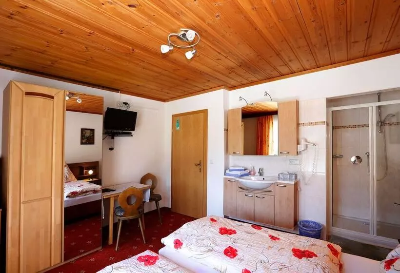 ホテル Gästehaus Zum Tauern
