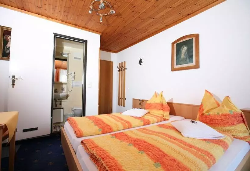 ホテル Gästehaus Zum Tauern