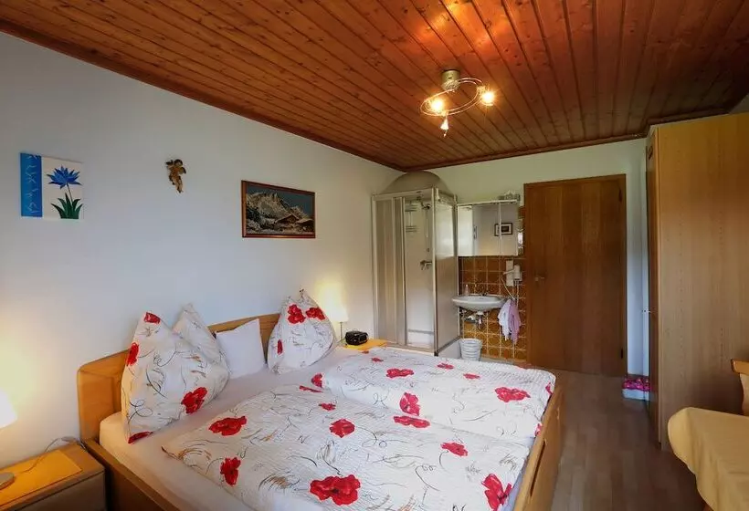 ホテル Gästehaus Zum Tauern