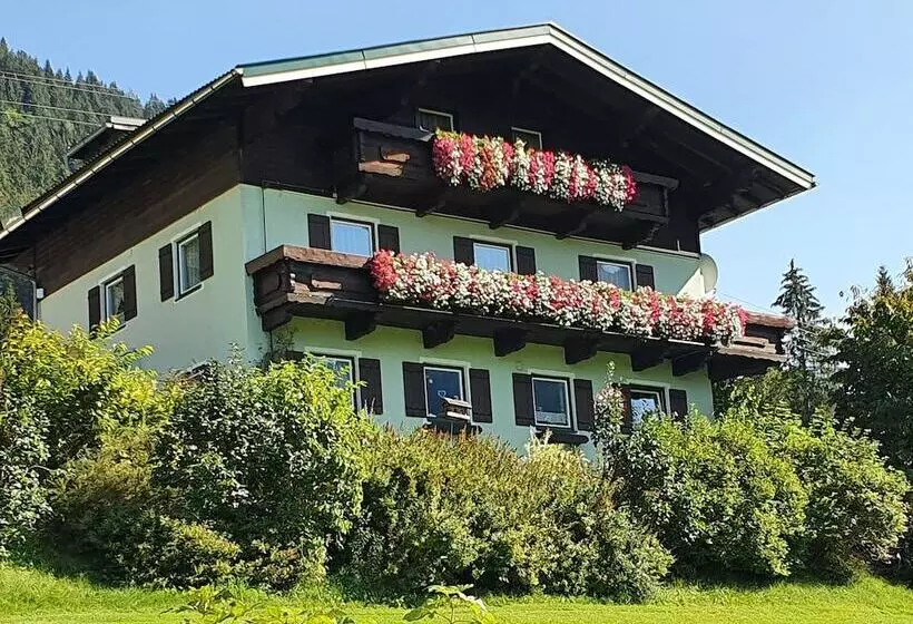 ホテル Gästehaus Zum Tauern