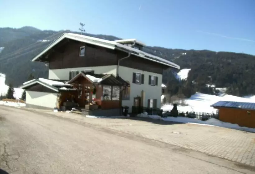 ホテル Gästehaus Zum Tauern