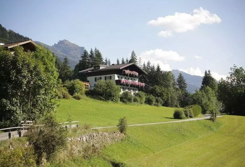 ホテル Gästehaus Zum Tauern