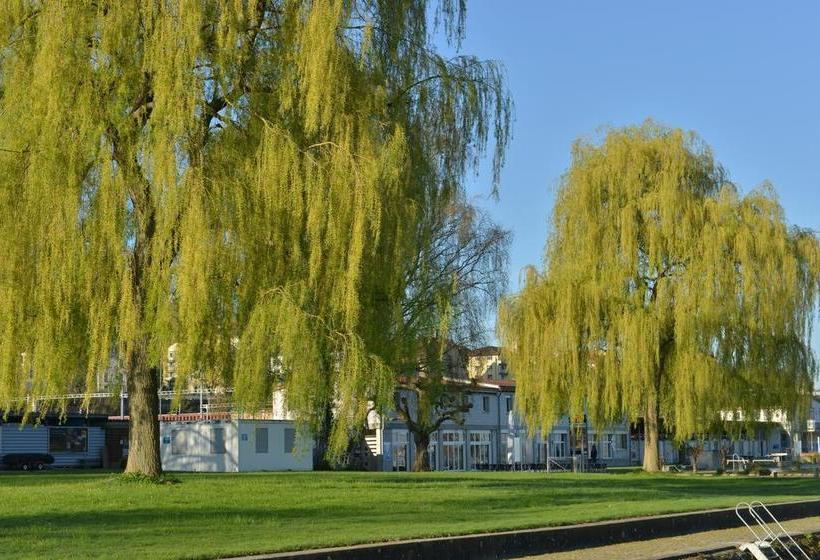 בית מלון כפרי Strandbad Rorschach