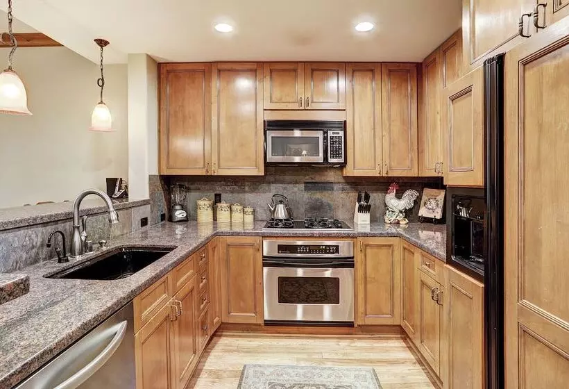 Bachelor Gulch Village