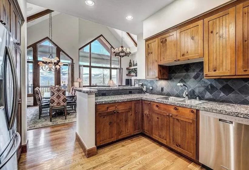 Bachelor Gulch Village